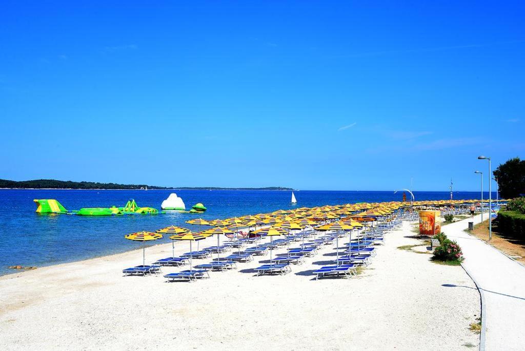 Brijunisol - 3 Apartments Top Position Near The Beautiful Beach Fazana Exterior photo