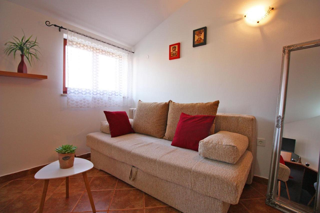 Brijunisol - 3 Apartments Top Position Near The Beautiful Beach Fazana Exterior photo