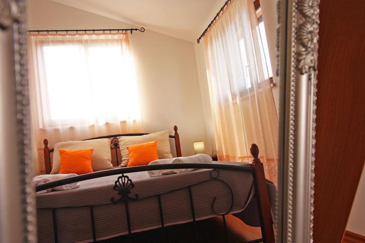 Brijunisol - 3 Apartments Top Position Near The Beautiful Beach Fazana Exterior photo