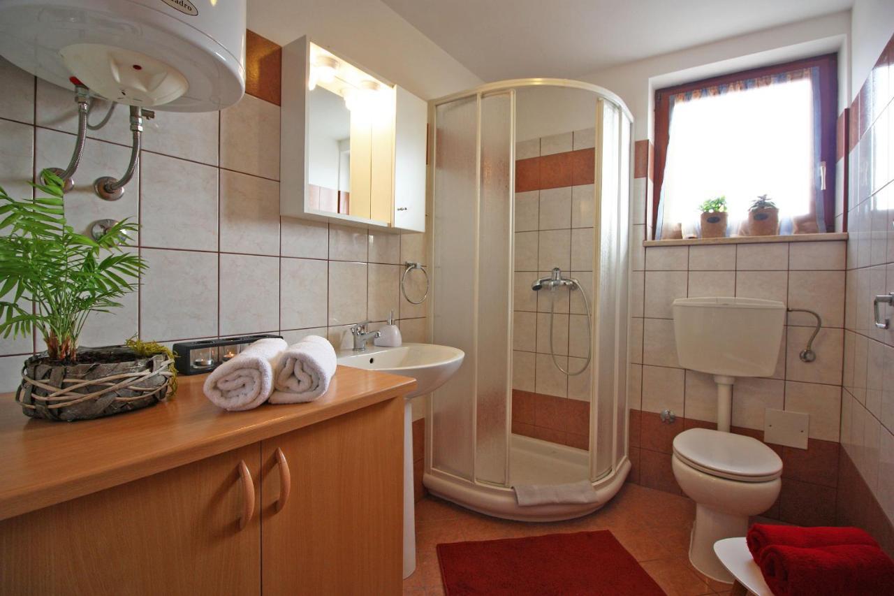 Brijunisol - 3 Apartments Top Position Near The Beautiful Beach Fazana Exterior photo