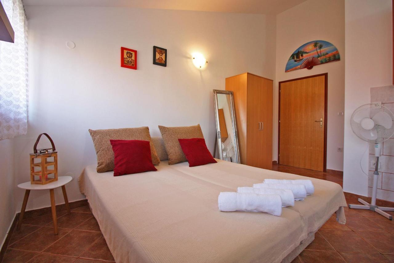 Brijunisol - 3 Apartments Top Position Near The Beautiful Beach Fazana Exterior photo