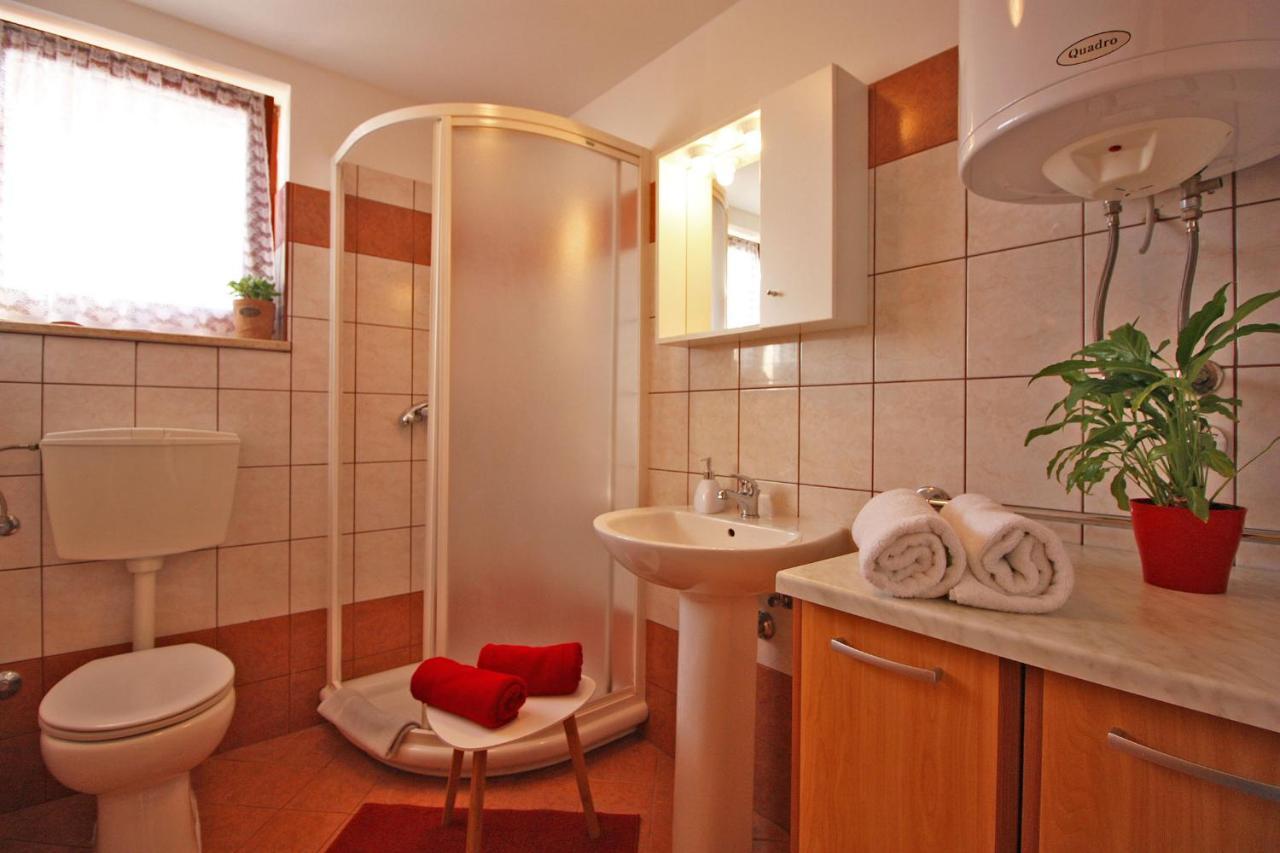 Brijunisol - 3 Apartments Top Position Near The Beautiful Beach Fazana Exterior photo