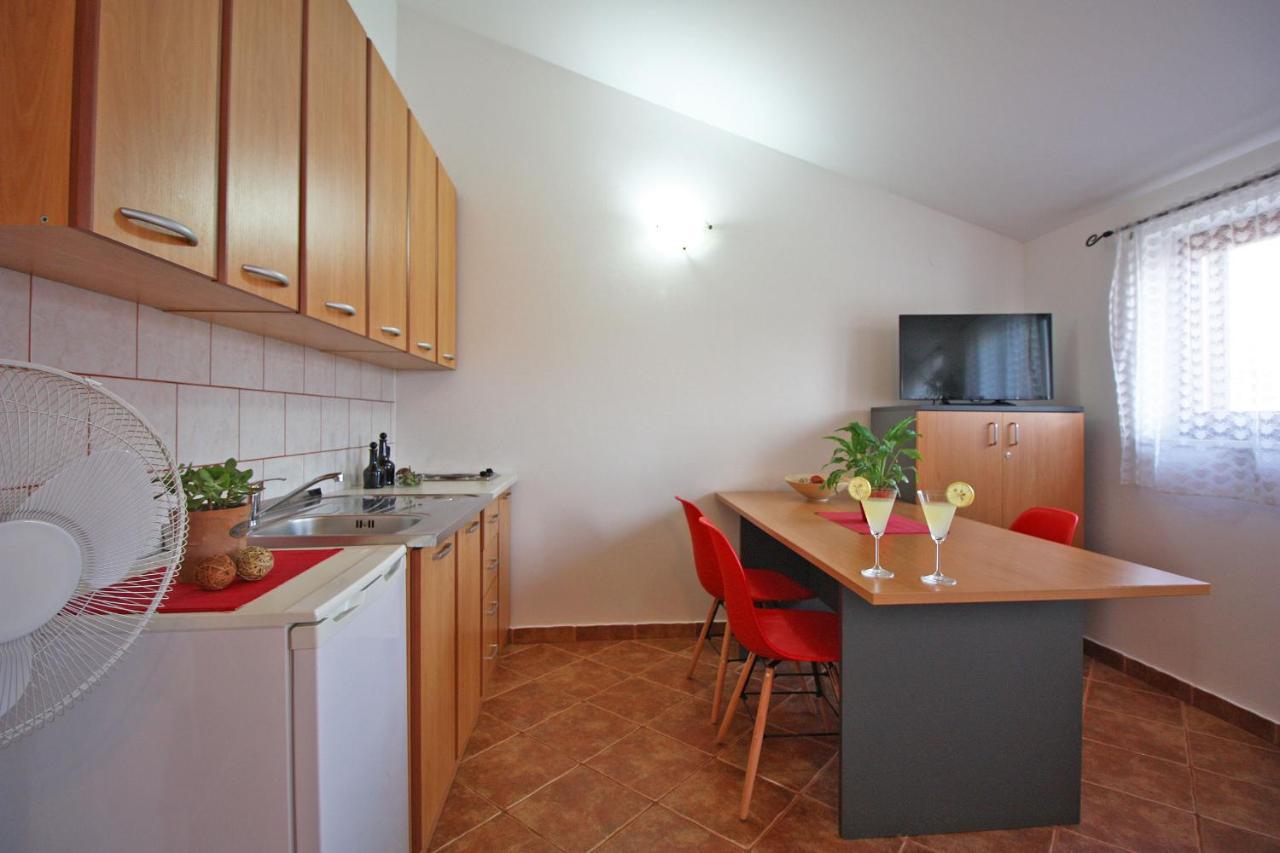 Brijunisol - 3 Apartments Top Position Near The Beautiful Beach Fazana Exterior photo