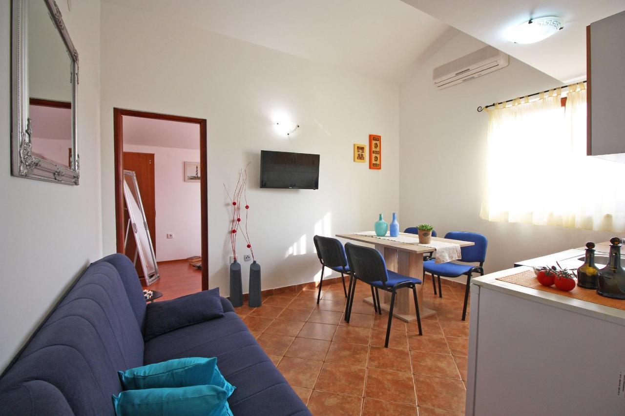 Brijunisol - 3 Apartments Top Position Near The Beautiful Beach Fazana Exterior photo