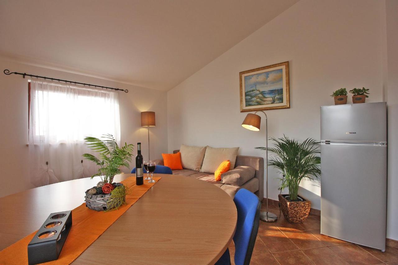 Brijunisol - 3 Apartments Top Position Near The Beautiful Beach Fazana Exterior photo